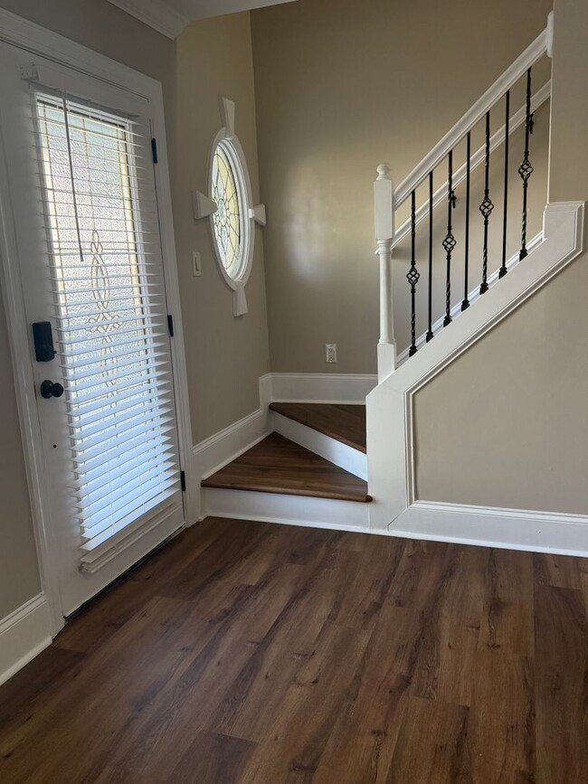 Building Photo - Amazingly Spacious Residence, Available Now!