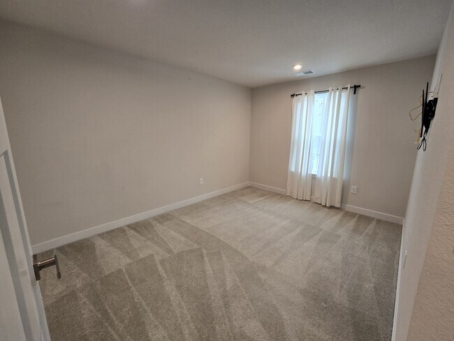 Building Photo - 1609 Whistling Rd