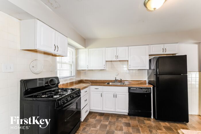 Building Photo - 535 St Anthony Ln