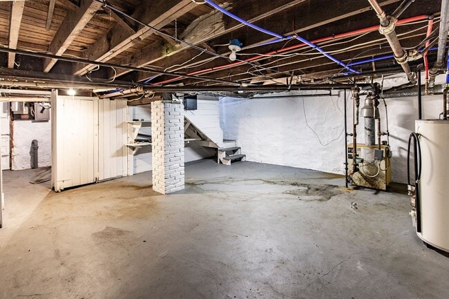 Building Photo - 3 bedroom, 1.5 bath home in The Triangle, ...