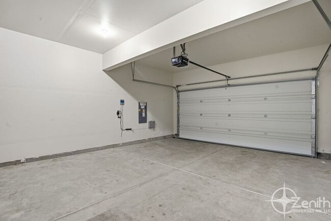 Building Photo - 9019 N Dogwood St