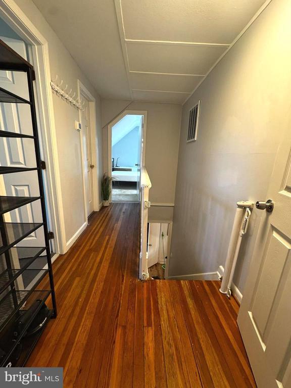 Building Photo - 10712 Warwick Ave