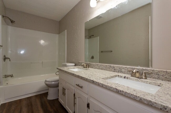 Building Photo - ** 4 bed 2 bath located in Dalraida close ...