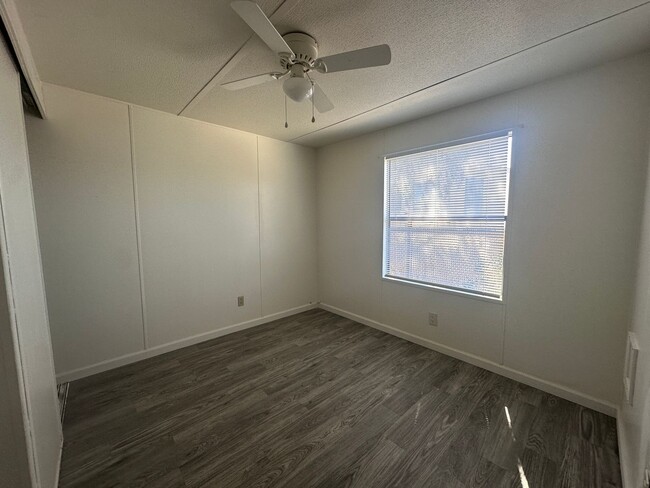 Building Photo - 2br 1Ba Manufactured Home with large Patio Front/Rear yard plus garden area