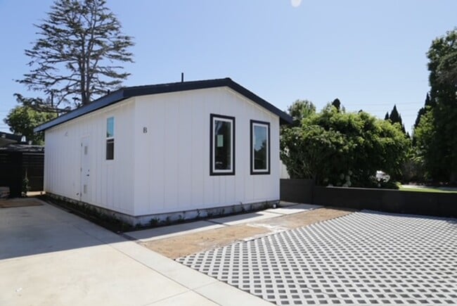 Primary Photo - Center (729)