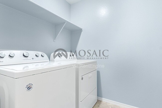 Building Photo - 1517 E Saint Catherine Ave