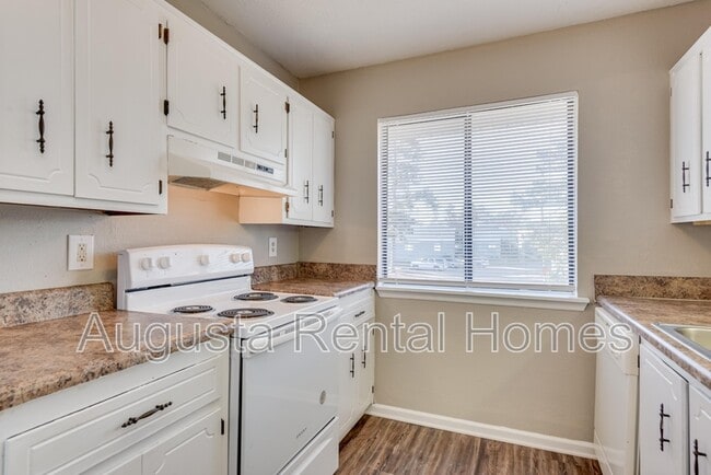 Building Photo - 2812 Thomas Ln