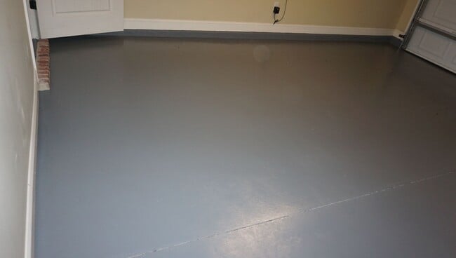 Building Photo - Beautiful and convenient