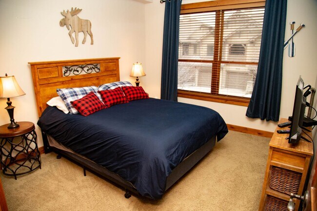 Building Photo - Wonderful Furnished 3 Bedroom & 2 Bathroom...