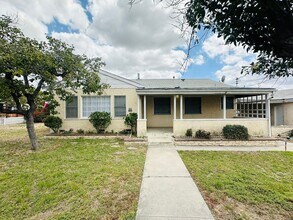 Building Photo - Single-Story Home on a Large Lot in Redlands