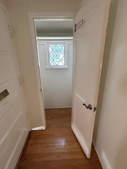 Entrance closet - 11235 Lynrose St