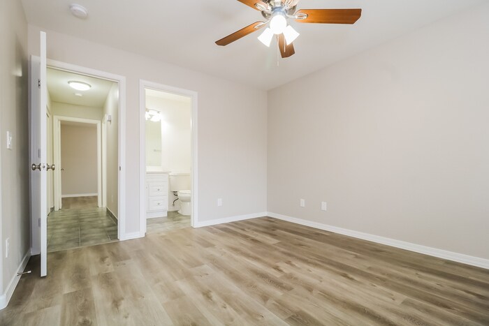 Building Photo - 12114 W Aster Dr