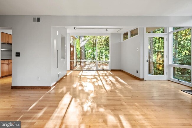 Building Photo - 2227 Glasgow Rd