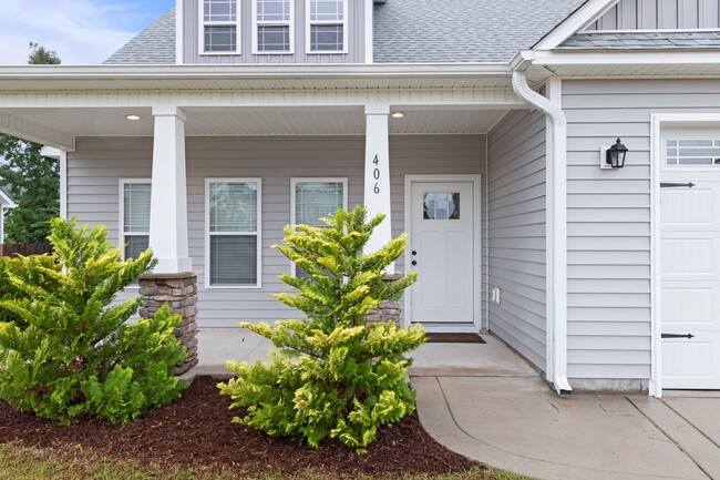 Building Photo - Welcome to Marsh Haven!