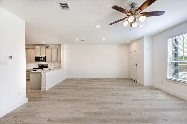 Building Photo - 11914 Carvalho Dr