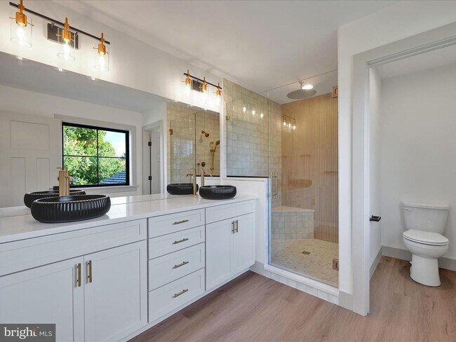 Building Photo - 4 Bed 3.5 Bath Brand New Custom Home in East Petersburg