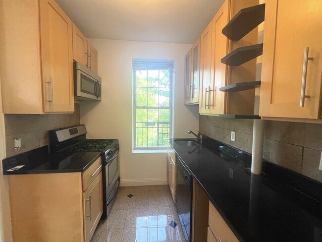 Building Photo - 2677 John F. Kennedy Blvd