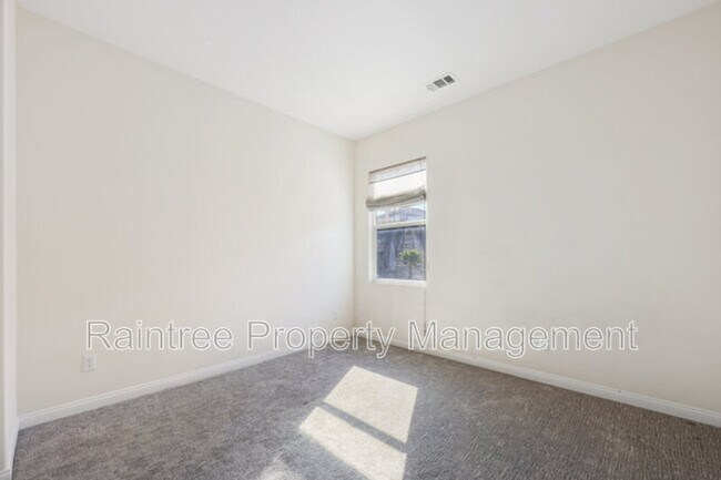 Building Photo - 1735 Avenida Regina