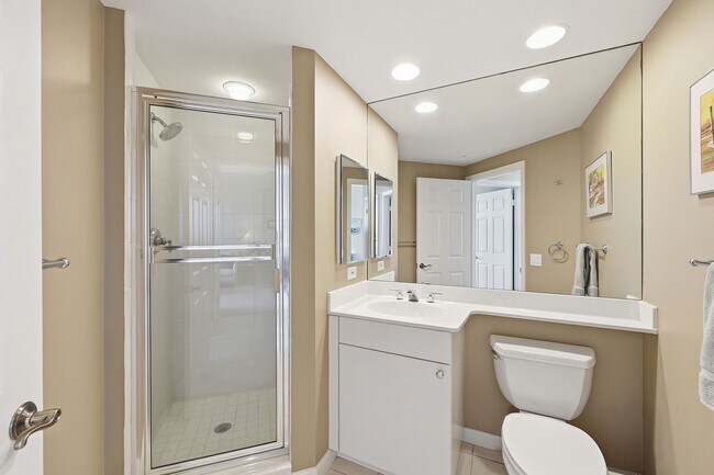 Building Photo - 420 Cove Tower Dr