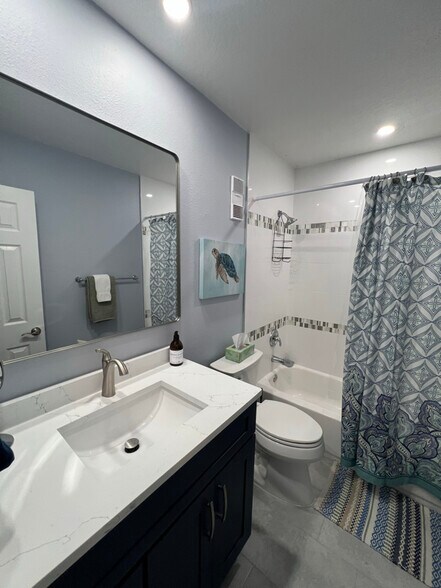 Building Photo - 201 Pompano Dr SE