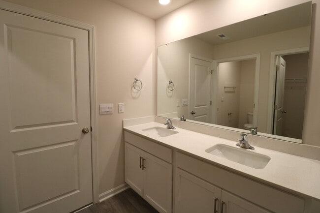 Building Photo - 182 Carriage Cove Cir