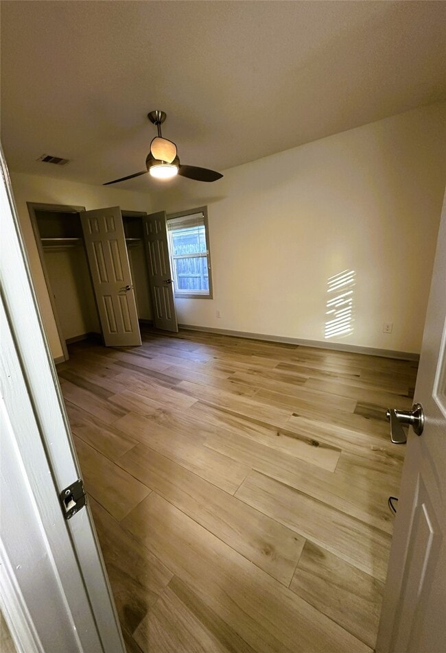 Primary Photo - 5111 Maple St