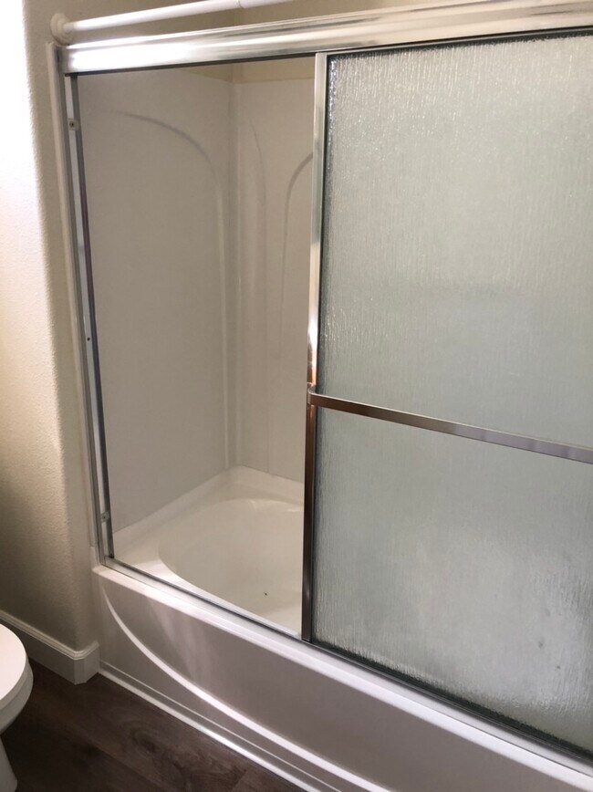 Building Photo - 1000 Prospect Ave