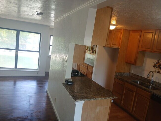 Building Photo - Great Rental in Farmers Branch, TX 75234