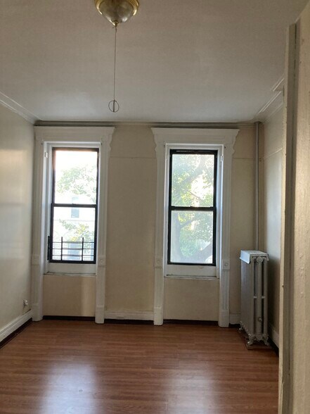 Primary Photo - 48 Patchen Ave