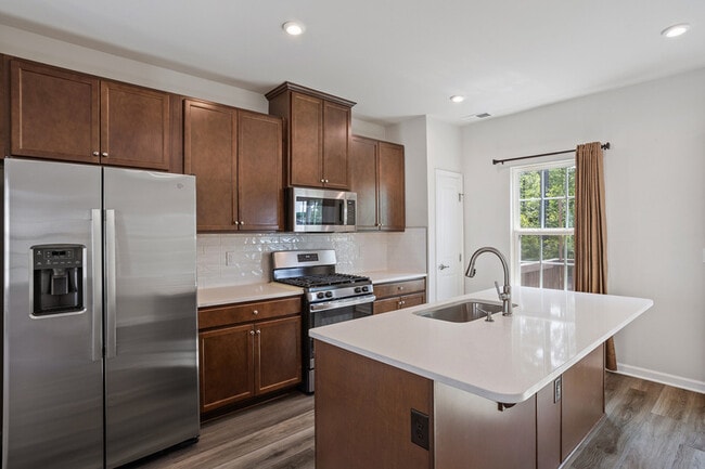 Building Photo - 915 Romeria Dr