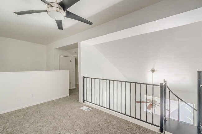 Building Photo - 3 bedroom townhome for rent