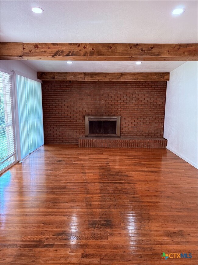Building Photo - 2218 Terrace Dr