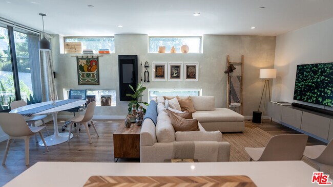 Building Photo - 2811 Waverly Dr