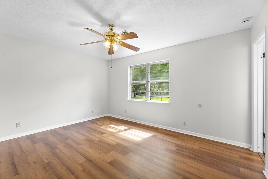 Building Photo - 717 Cedar Bayou Rd
