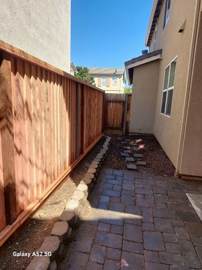 Building Photo - NICE TWO STORY TOWNHOME IN NATOMAS!