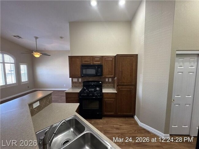 Building Photo - Gated Community with the perfect mix of style, location, and amenities!