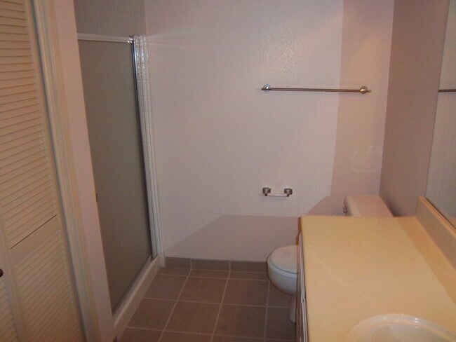 Building Photo - This amazing 2/3 with Den condo won't last!