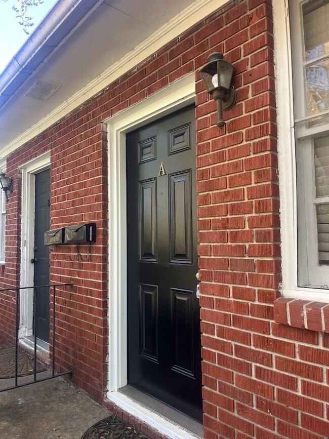 Building Photo - Available now. FULLY RENOVATED 2BR/1 BA Ho...