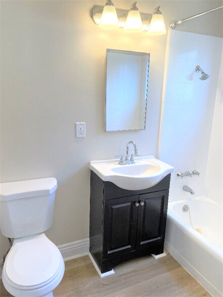 Building Photo - 850 S Rosemead Blvd