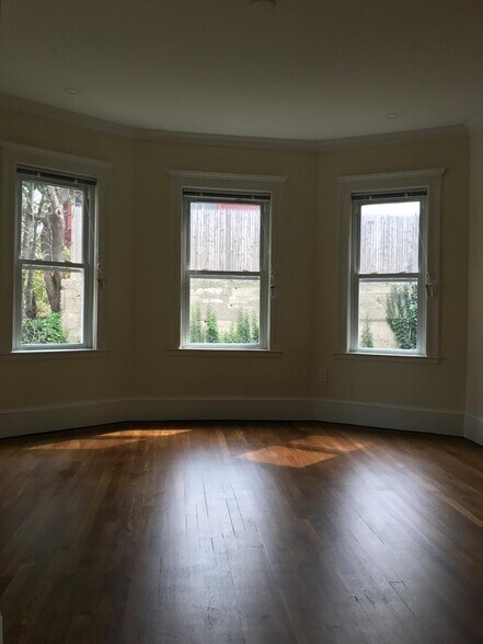 Building Photo - 55 Iffley Rd