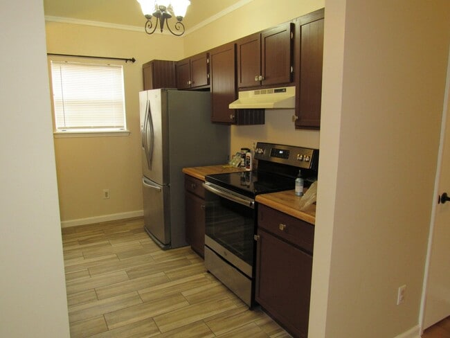 Building Photo - 3 BR 2 BA Hunters Creek