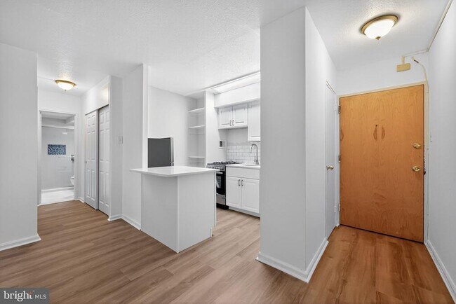 Building Photo - 2101 Chestnut St