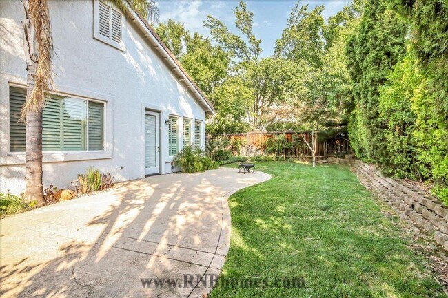 Building Photo - 941 Cameron Dr