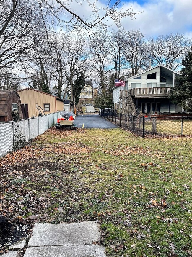 Building Photo - 219 W Water St