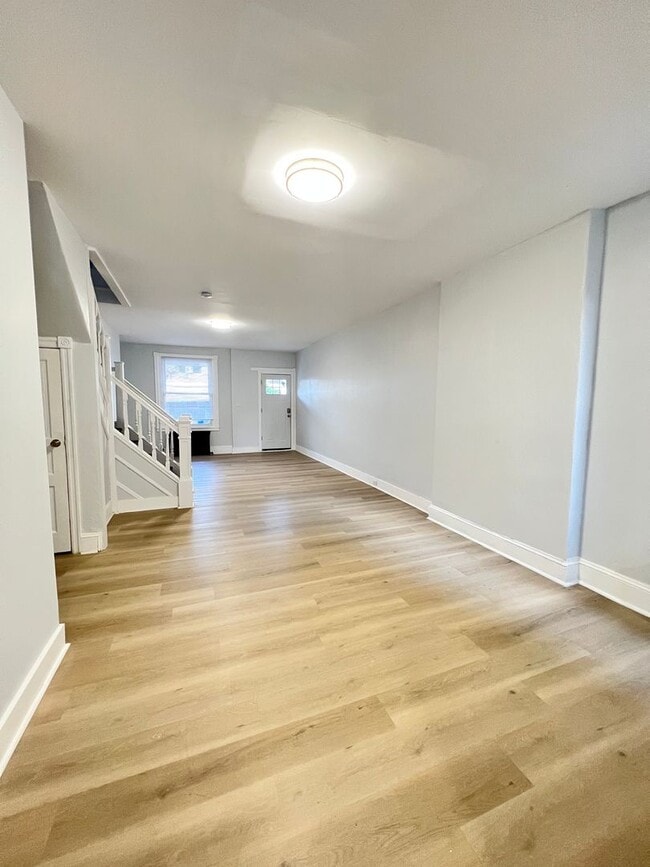 Building Photo - Gorgeous 4b/1.5b Home! Section 8 only!