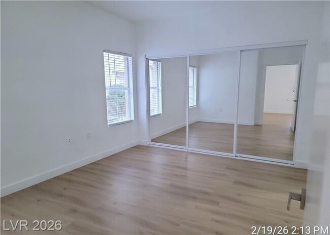 Building Photo - Inviting First-Floor Corner Condo with Modern Finishes & Poolside Location!