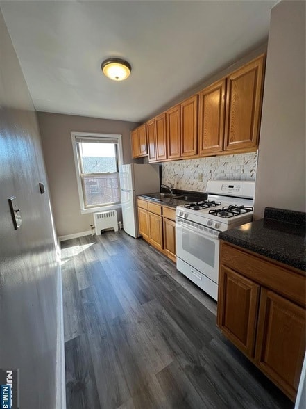 Building Photo - 815 Red Rd