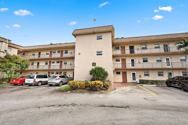 Building Photo - 701 Lori Dr