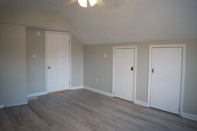 Building Photo - Conveniently Located 3 Bed 2 Bath House