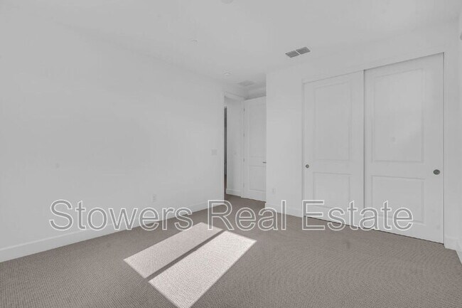 Building Photo - 176 Raven Cir